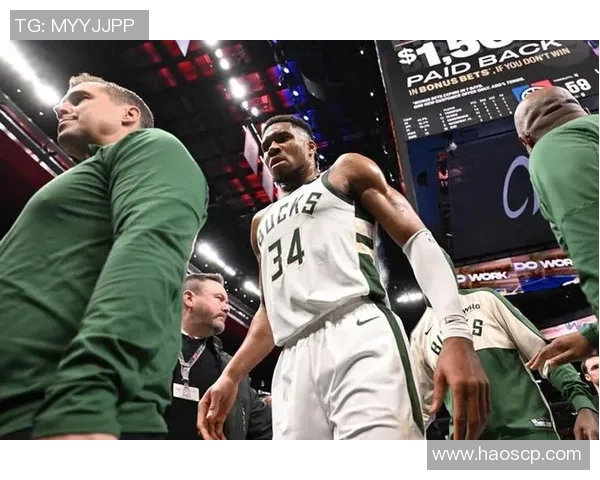 字母哥愤怒撕扯球衣雄鹿惨败引发更衣室激烈冲突